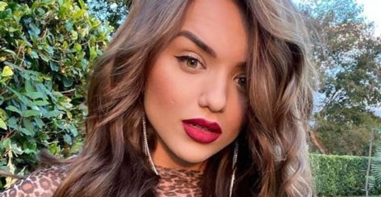 Rafa Kalimann surge completamente nua em novo clique e fãs vão à loucura: ”Perfeita”