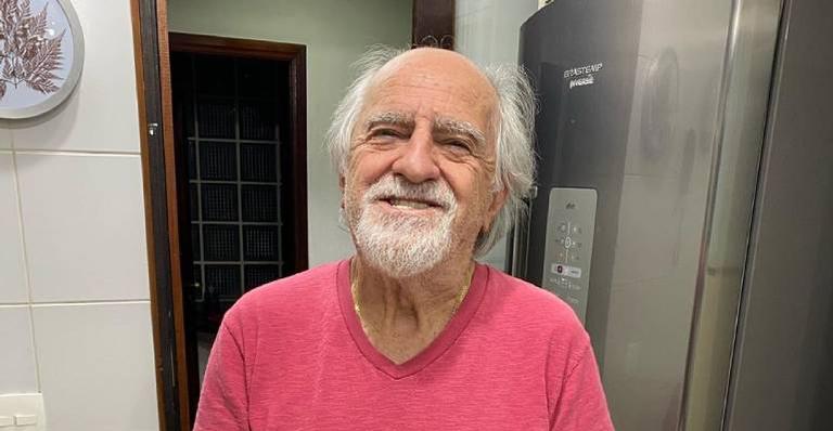 Ary Fontoura surge fantasiado de Super-Homem e manda recado aos fãs: ”Vai entrar na porrada”