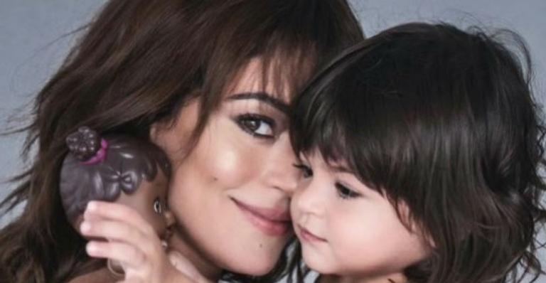 Carol Castro relembra clique da filha bebê e comemora: “Feliz dia Mundial do Rock”