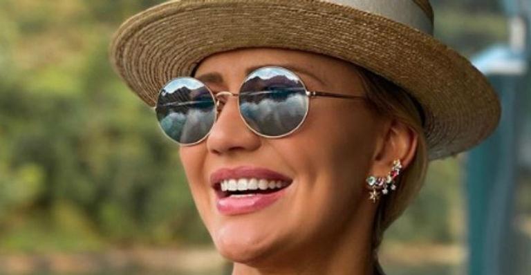 Em cenário paradisíaco, Ana Paula Siebert ostenta corpão e impressiona: “Sem acreditar nesse corpo”