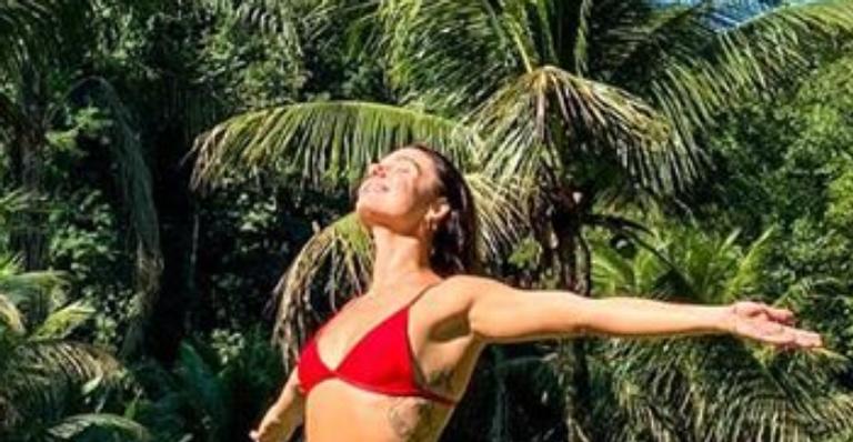 Isis Valverde surge belíssima de biquíni em clique em meio à natureza: “Sempre linda!”