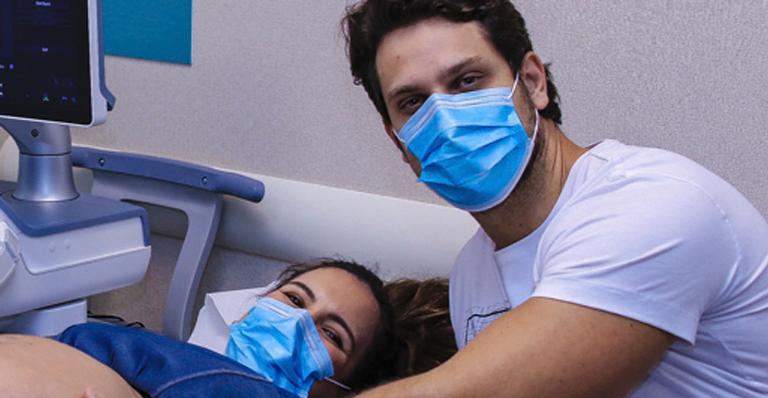 Kamila Salgado e Elieser Ambrósio mostram ultrassom 3D e rostinho do filho encanta: “Maior expectativa”