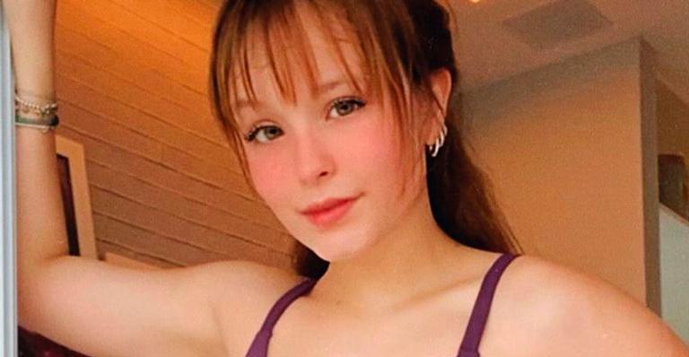 De minissaia, Larissa Manoela pega firme na malhação e posa toda suada: “Lindeza”