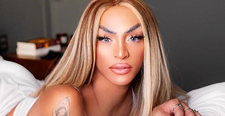 De cueca e top, Pabllo Vittar ostenta bumbum gigante em ensaio sensual: “Corpão”