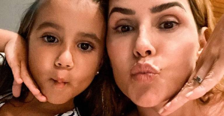 Filha de Deborah Secco surge vestida como uma das personagens da mãe e encanta fãs