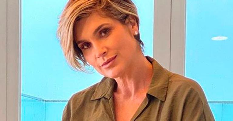 Flávia Alessandra senta no piano e agrada seguidores com visual jovem: “Mais perfeita, impossível”