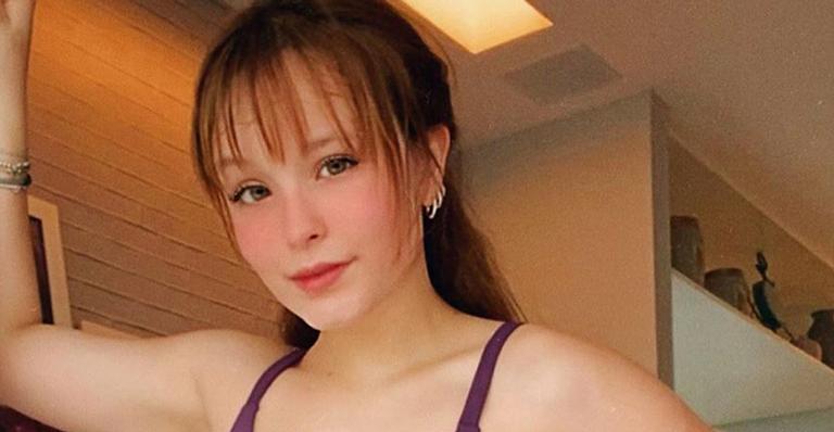 Larissa Manoela posa coladinha com Leo Cidade e se declara: “Bobos um pelo outro”