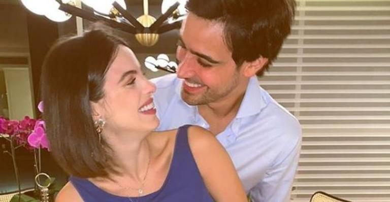 Apaixonada, Sthefany Brito agradece apoio do marido durante gestação: ”Te amamos papai”