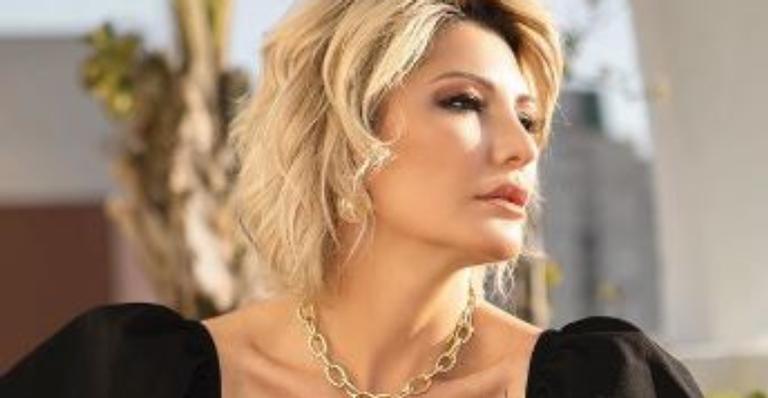 Antônia Fontenelle leva decote ao limíte, exibe tatuagem íntima e coleciona curtidas com look elegante