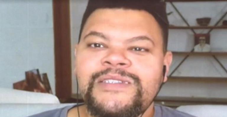 Babu Santana revela que perdeu 12 kg após problemas de saúde e tranquiliza fãs: “Não estou sofrendo”