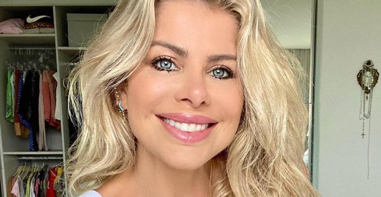 Karina Bacchi relembra clique da infância vestida de chapeuzinho vermelho e surpreende a web: “A cara do Enrico”