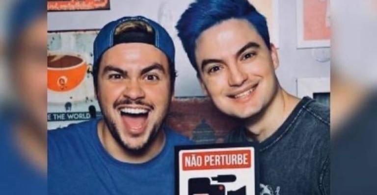 Felipe Neto anuncia que irmão venceu processo contra homem que o acusou de pedofilia