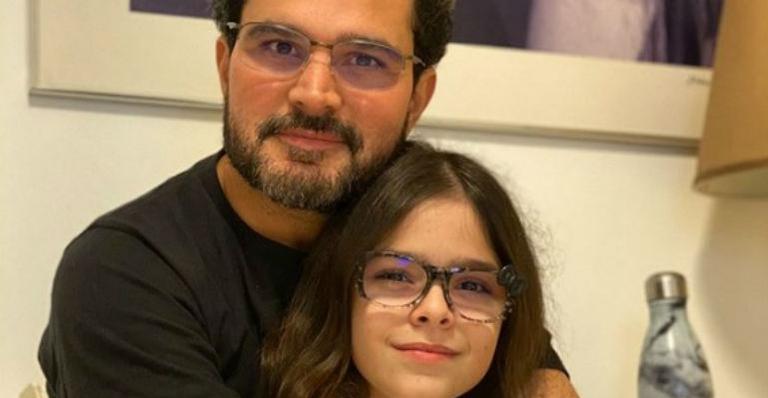 Luciano Camargo divide clique encantador com a filha e derrete web: “Esse amor é tão lindo”