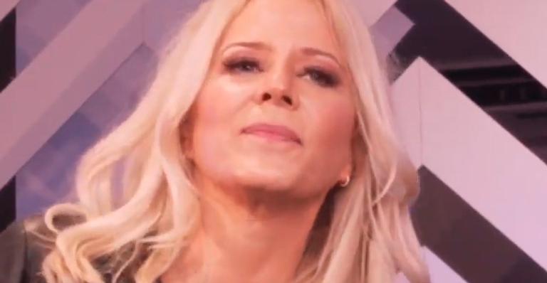 Imune ao tempo, Paula Toller choca fãs durante live com aparência: “No auge dos 57 anos”