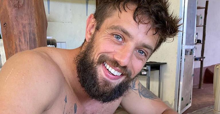 Rafael Cardoso relembra clique antigo e encanta web: “A aparência melhorou muito”