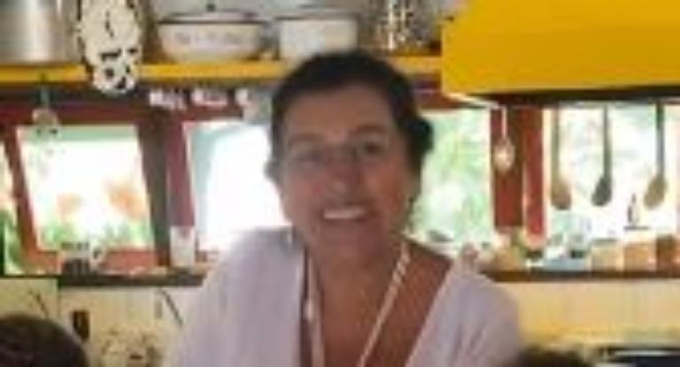 Regina Casé se aventura na cozinha com filho e o neto: “Meus dois ajudantes”