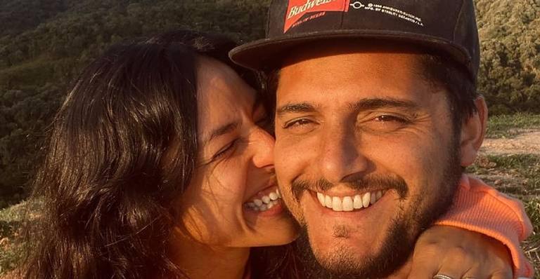Yanna Lavigne surge coladinha com Bruno Gissoni e faz linda declaração de amor