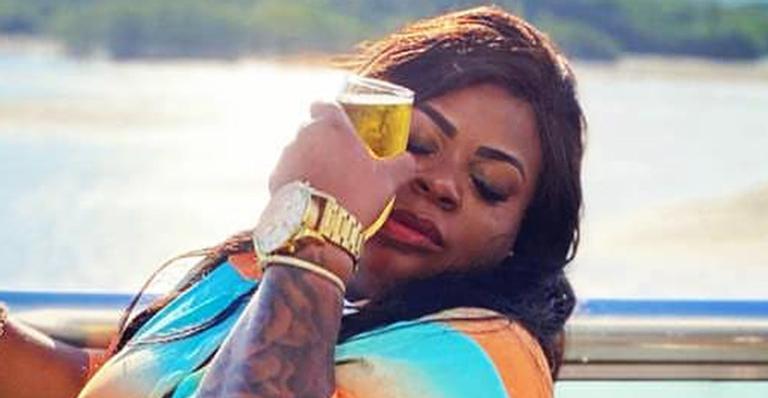 Jojo Todynho posa sensualizando com vestido curtíssimo: “Prosperei com o suor do meu trabalho”