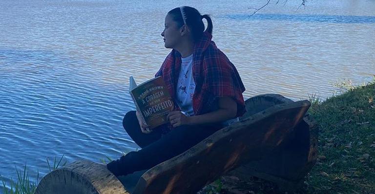 Abatida, Maiara surge em momento solitário após fim do namoro com Fernando: “Coragem de ser imperfeita”
