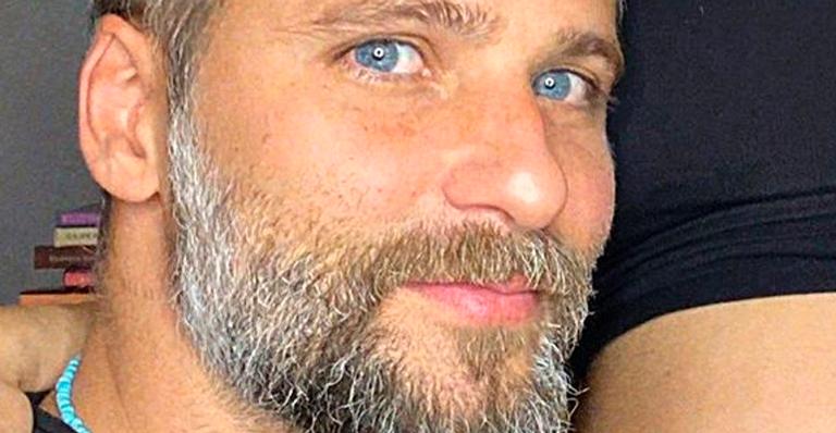 Bruno Gagliasso surge em momento fofo com Zyan e revela divisão de tarefas: “Papai ajuda a arrotar”