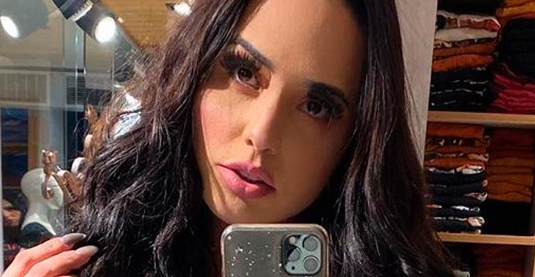 De top e shortinho, Perlla mostra frente e verso na academia e bumbum causa: “Que popô gigante”
