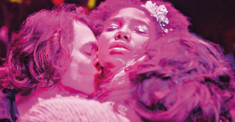 ‘Boca a Boca’ é terror afetuoso em cores neon e a melhor original Netflix do Brasil