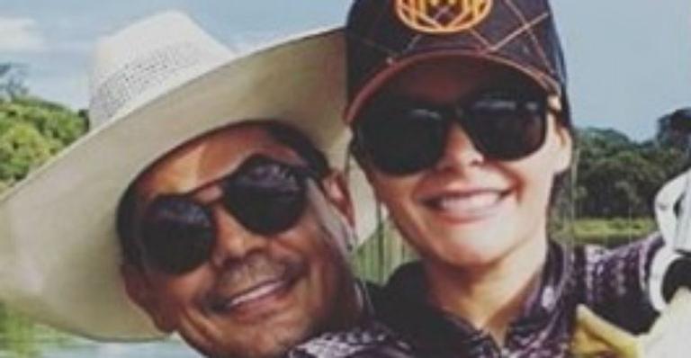 Em clique raro, Maraisa surge com o namorado em cena romântica e faz proposta