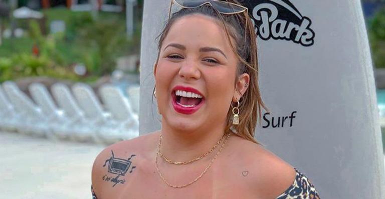 Ex-BBB Maria Claudia cobre só o essencial e exibe corpo real com biquíni ousado: “Me desafia pra ver”