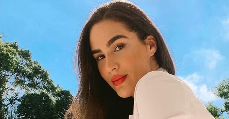 Poderosa! Filha de Renato Aragão elege look sofisticado para trabalhar em casa: “Às vezes me produzo”