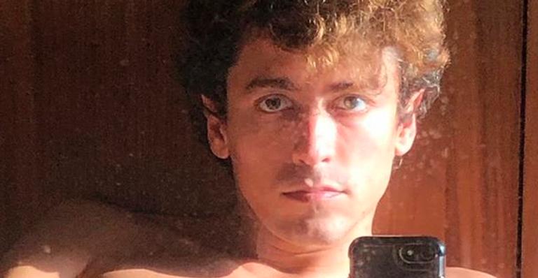 Galã, Jesuíta Barbosa aparece completamente nu em fotos do suposto namorado: “Queria ser a coberta”