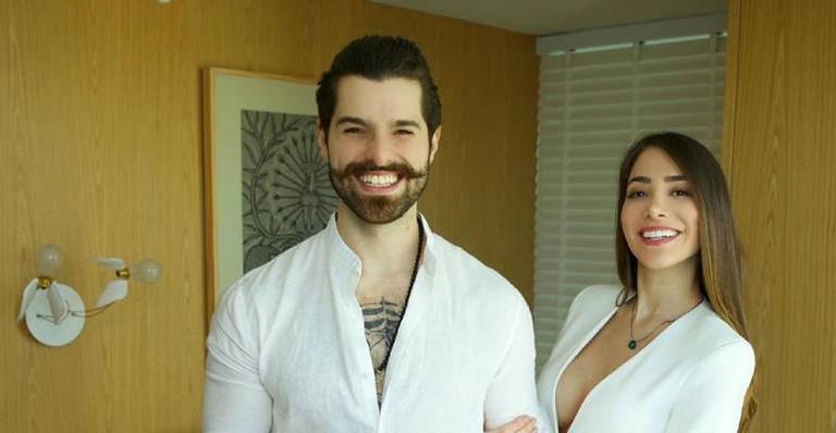 Alok relembra pedido de casamento inusitado que fez a Romana Novais