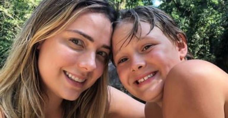 Que fofura! Carol Dantas mostra presente carinhoso feito pelo filho, Davi Lucca: ”Amei”