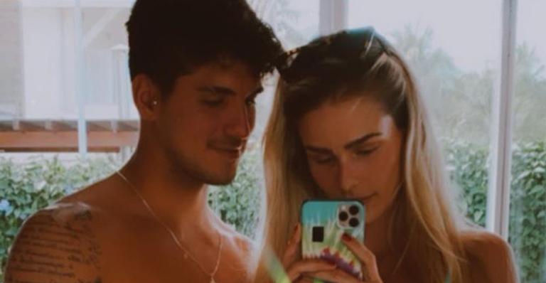Em clique, Gabriel Medina e Yasmin Brunet posam com pouca roupa e web enaltece: “Hoje tem”
