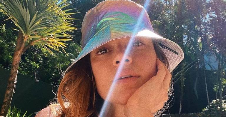 Thaila Ayala encanta web ao mostrar crescimento do cachorro de estimação: ”Meu bebê”