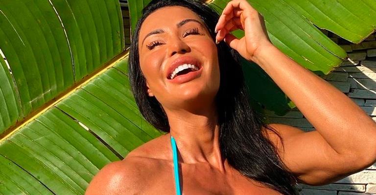 Gracyanne Barbosa faz biquíni de fita adesiva sumir em corpo musculoso: “Humilhação”
