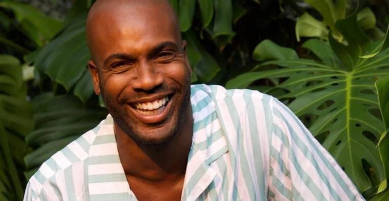 Rafael Zulu comemora aniversário de namoro com Aline Becker
