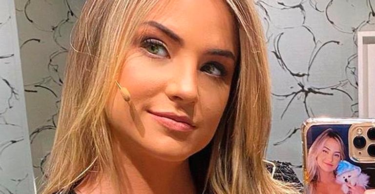 Ex-BBB Gabi Martins abala estruturas com vestido decotado e curtíssimo: “Sempre arrasando”