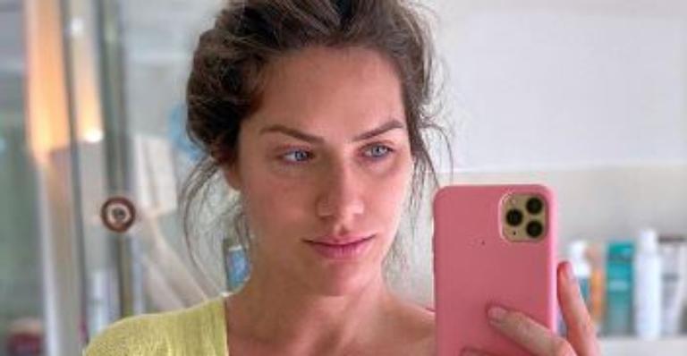 Sem filtros, Giovanna Ewbank faz selfie real e fala sobre falta de sono: ”Amando as olheiras”