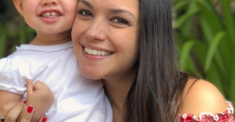 Thais Fersoza derrete web ao mostrar caçula ainda bebê e se emociona: ”Como passou rápido”