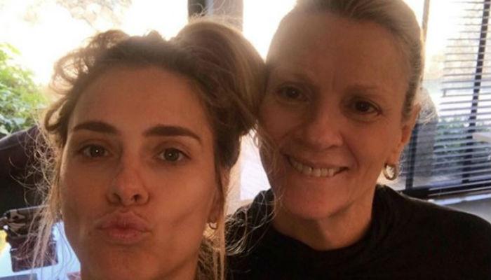 Carolina Dieckmann divide clique ao lado da mãe e lamenta saudade: “Amanhã faz onze meses que você foi pro céu”