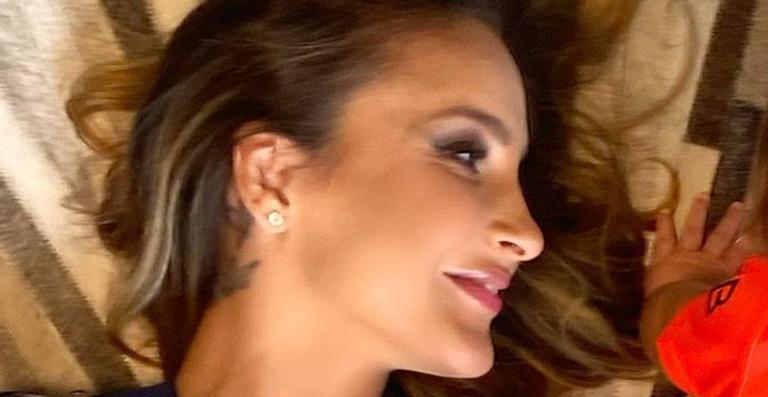 Claudia Leitte posa com a filha e comove fãs com carta par si mesma: “Extraia o bem de tudo”