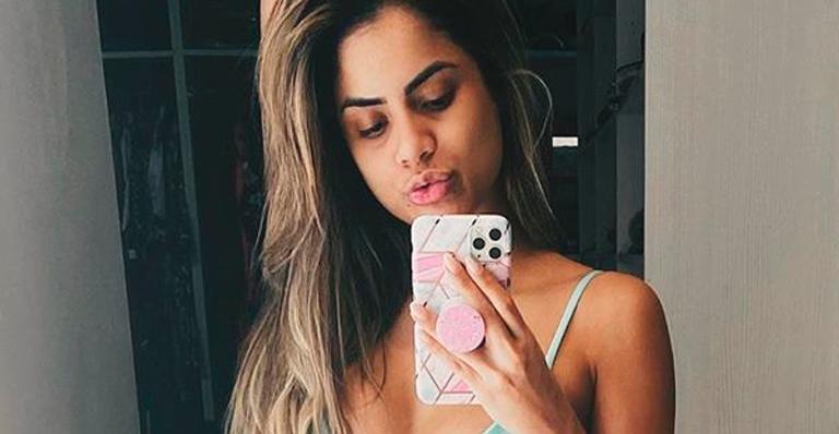 De biquíni, Lexa mostra corpão e barriga negativa vira inspiração: “Querendo esse shape”