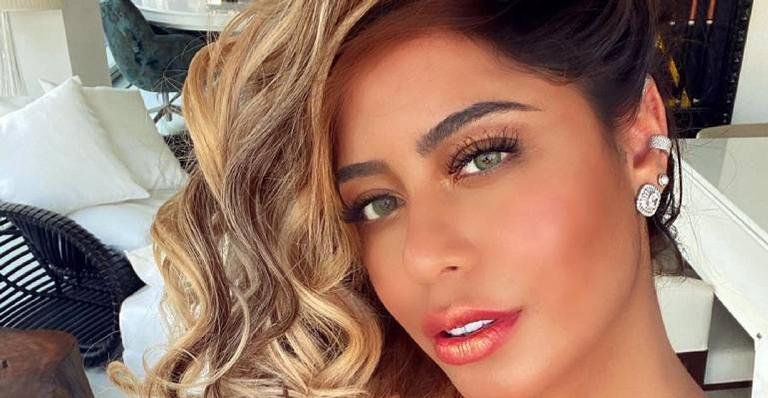 Rafaella Santos surge em clique sensual e ostenta pernas torneadas