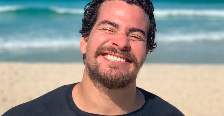De bermuda molhada, Thiago Martins deixa volumão indiscreto aparecer e agrada: “Zoom foi inevitável”