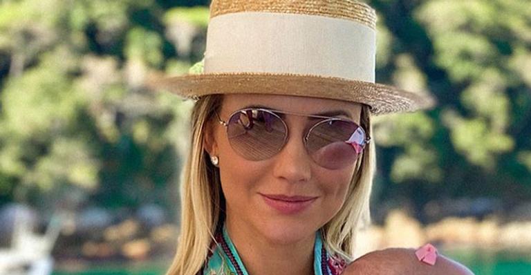 Ana Paula Siebert explode o fofurômetro ao posar com Vicky durante passeio de barco: “Maior amor”