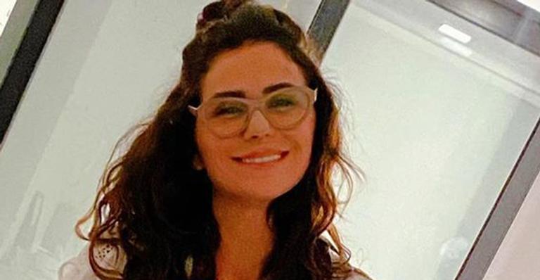 Corpão! Giovanna Antonelli surge de camisola transparente ao acordar: “Domingo preguiçoso”