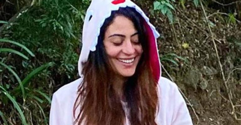 Carol Castro surge combinando pijama de tubarão com a filha, Nina: “Não tenho estruturas”