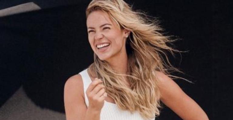 Paolla Oliveira pega fãs de surpresa e estreia como cantora na banda do irmão: ”Especial”