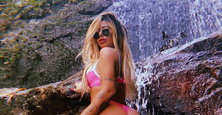 Rafaella Santos deixa web sem palavras ao exibir bumbum gigante em maiô cavadíssimo