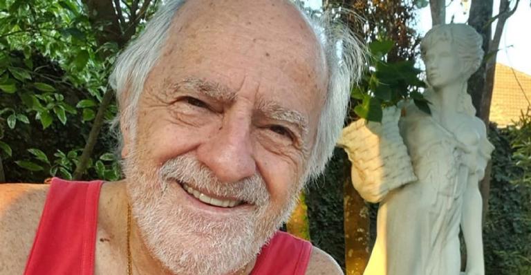 Ary Fontoura questiona internautas sobre sua beleza e recebe enxurrada de elogios: “Lindo por dentro e por fora”
